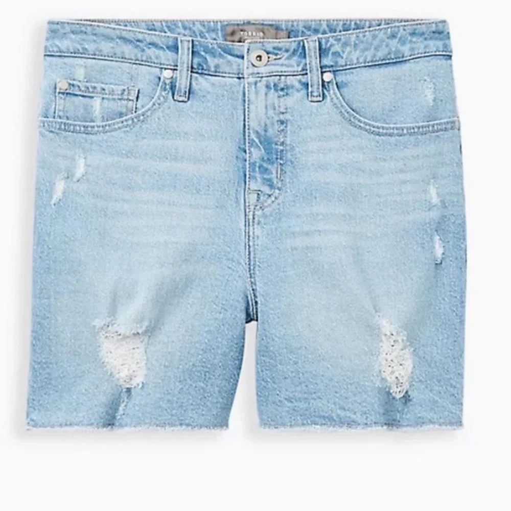 Torrid Size 12 High Rise Midi Classic Wash Denim Short NWT